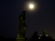 110  full moon over Charles Bridge.JPG